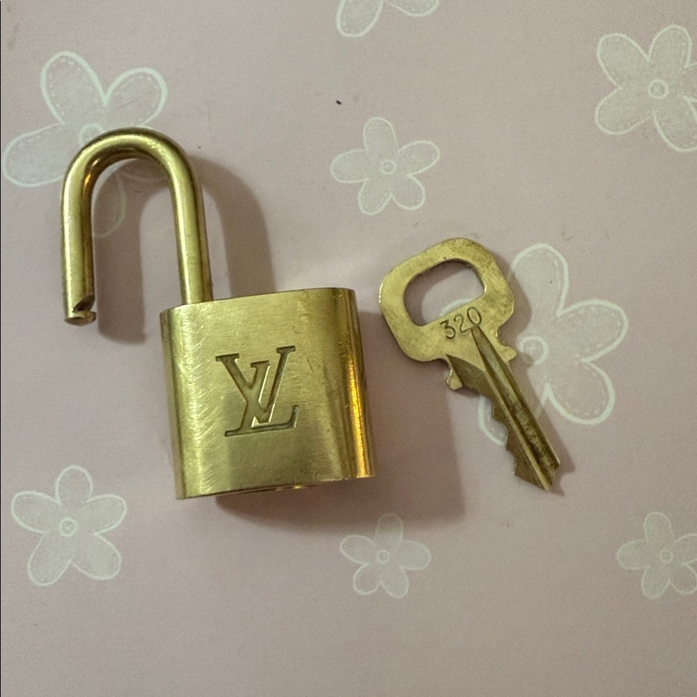 Louis vuitton brass lock set #320